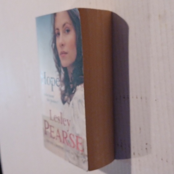 $4 Add-on "Hope" by Lesley Pearse - Paperback Novel - Picture 5 of 8